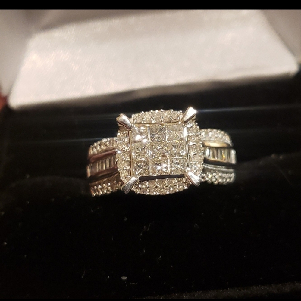 Amazing♥️ 10k gold diamond wedding ring - Picture 6 of 16